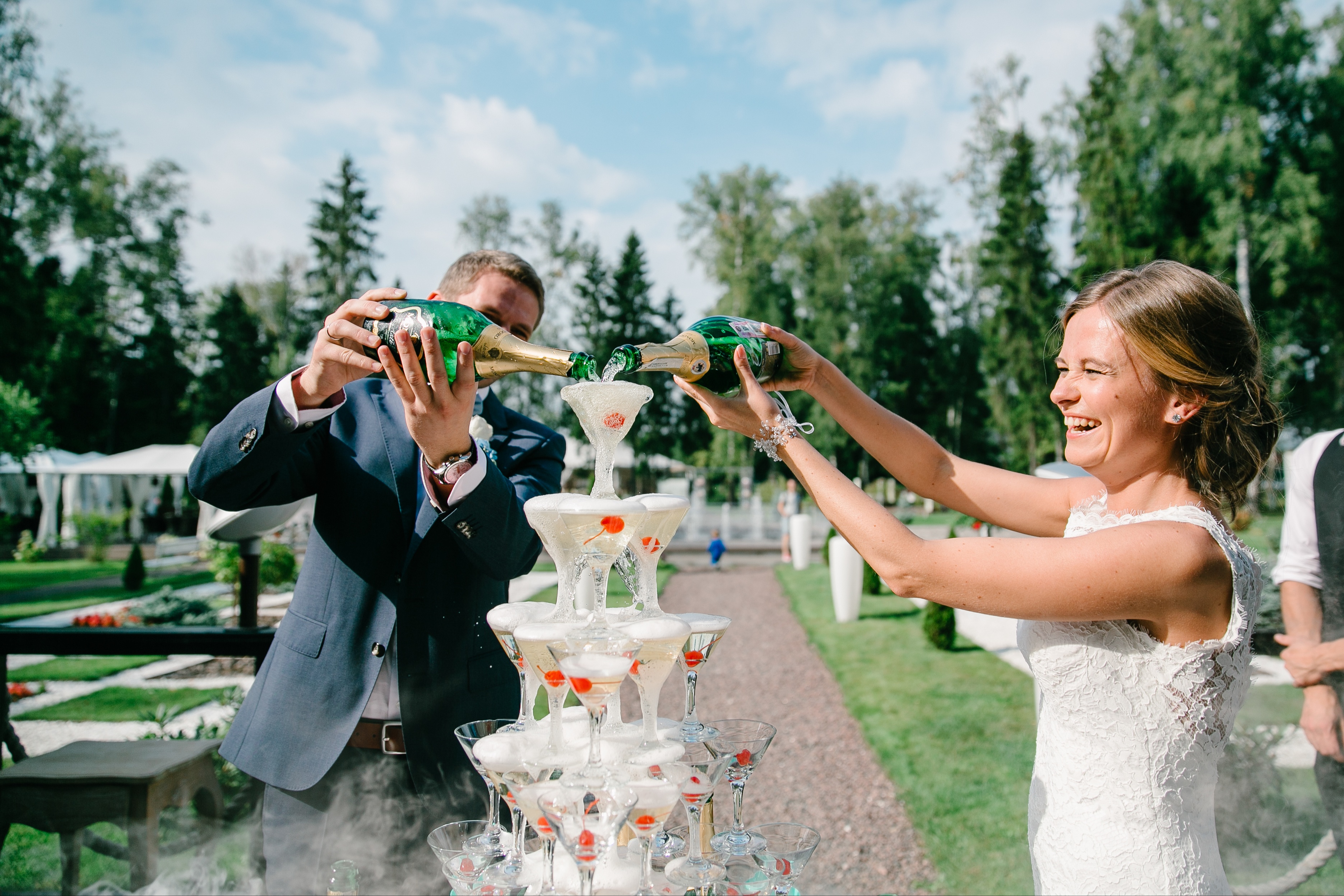 пирамида шампанского на свадьбе